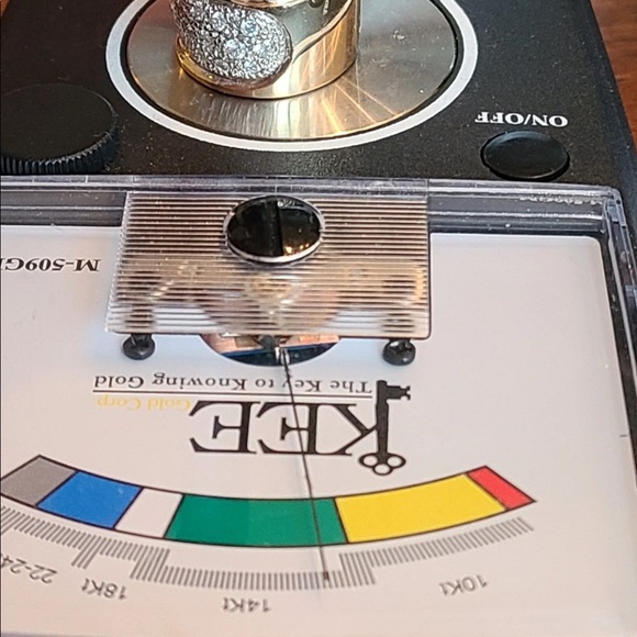 14K Gold & Diamond Ring - Picture 7 of 13